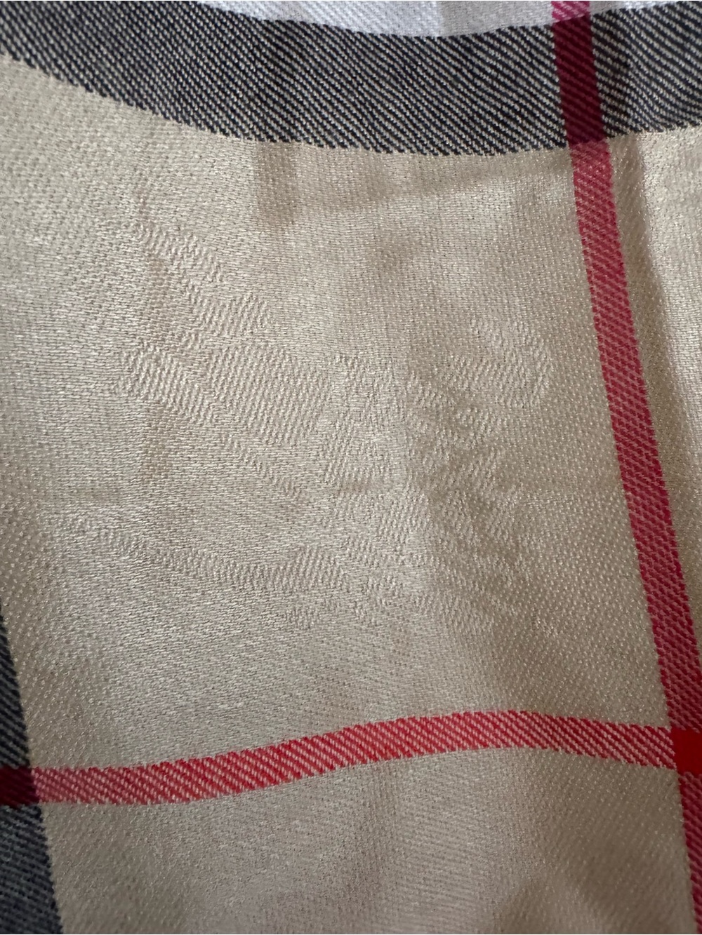 Burberry Large Cashmere Scarf NWOT’s 100% Cashmere - Picture 6 of 7